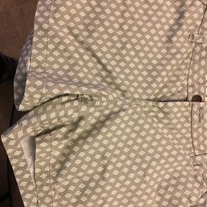EUC Women’s Size 12 patterned shorts